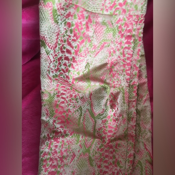 This beautiful DKNY MINI IS A SHOW SHOPPER..in lime green and hot pink a most 🔥 - Picture 5 of 5